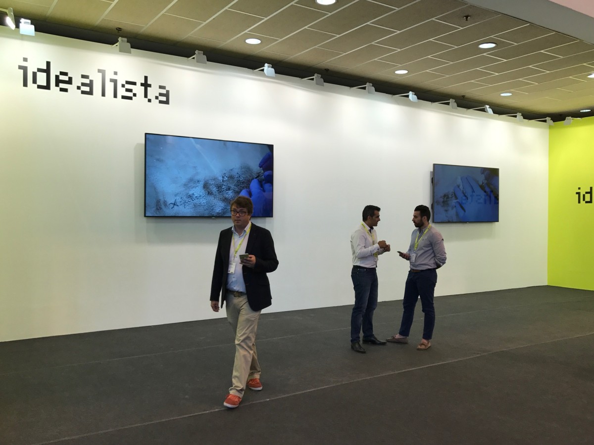 ‘Los pisos nunca bajan’ y ‘alquilar es tirar el dinero’: los falsos mantras inmobiliarios en el stand de idealista en SIMA 2017