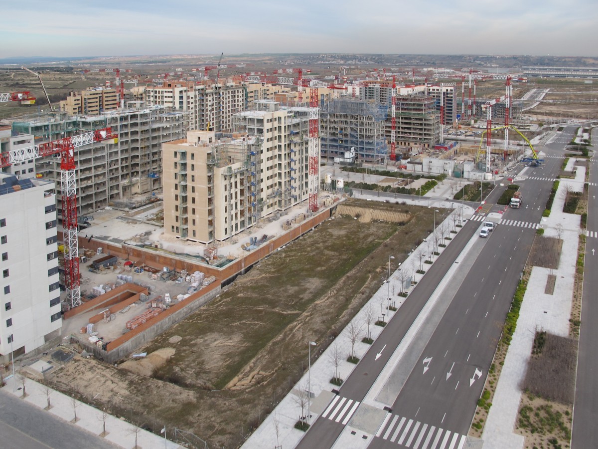 Los ‘trabajos’ inmobiliarios pendientes de Manuela Carmena: ni construye ni deja construir