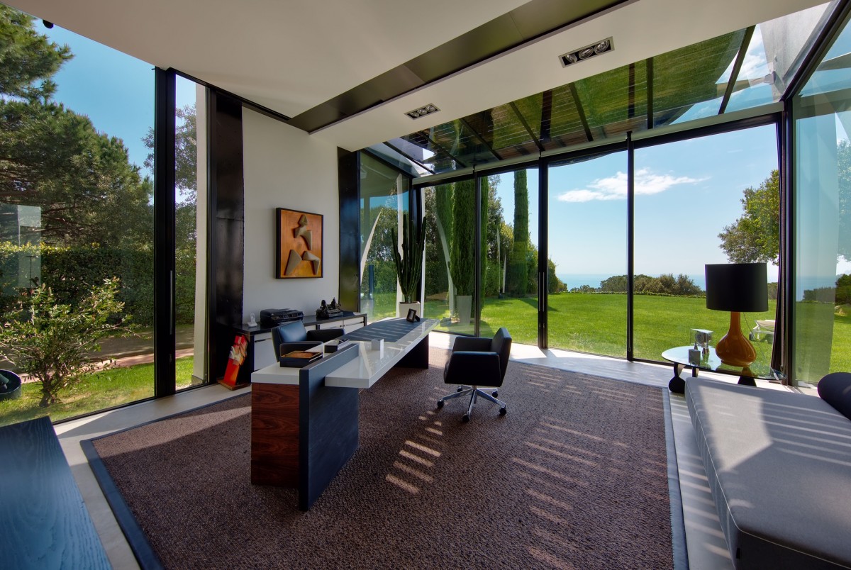 Sale a la venta La Nao, la singular casa barco del arquitecto Erik Morvan