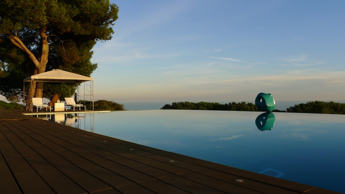 Sale a la venta La Nao, la singular casa barco del arquitecto Erik Morvan