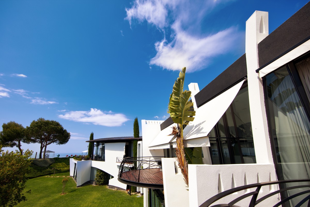 Sale a la venta La Nao, la singular casa barco del arquitecto Erik Morvan