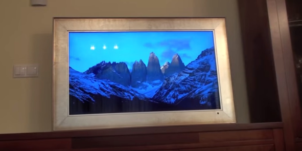 Una mesa futurista, un mueble bar o una lámpara: 10 formas de reciclar tu viejo televisor
