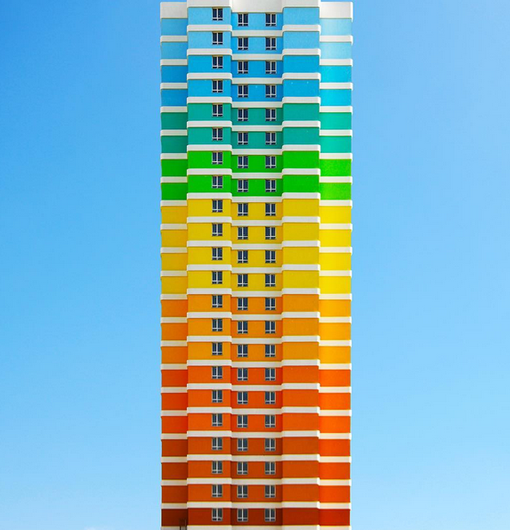 Rosa ‘millennial’ y arcoiris: a qué se debe la pasión de Instagram por los edificios cursis
