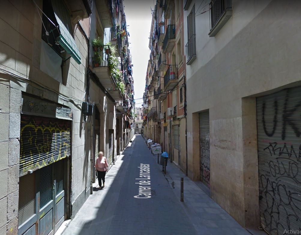 El Ayuntamiento de Barcelona compite contra inversores por las fincas del casco antiguo