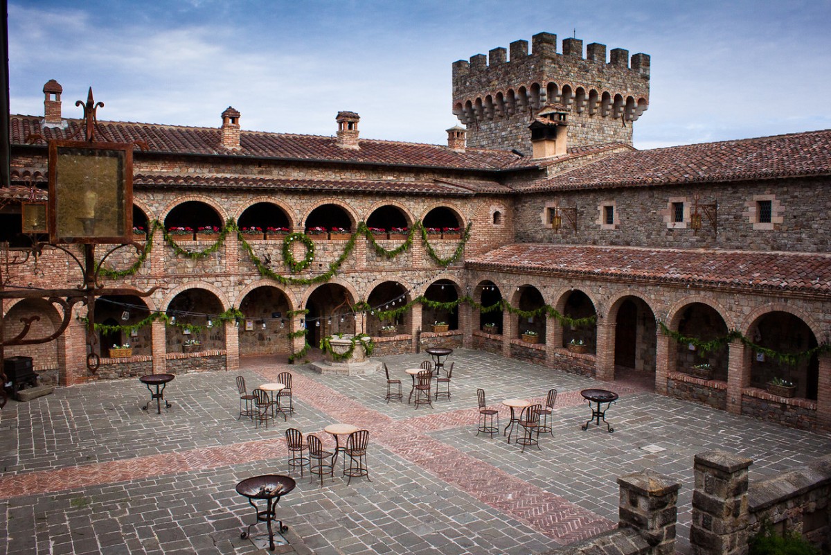 courtyard_holiday_acochrane-x2