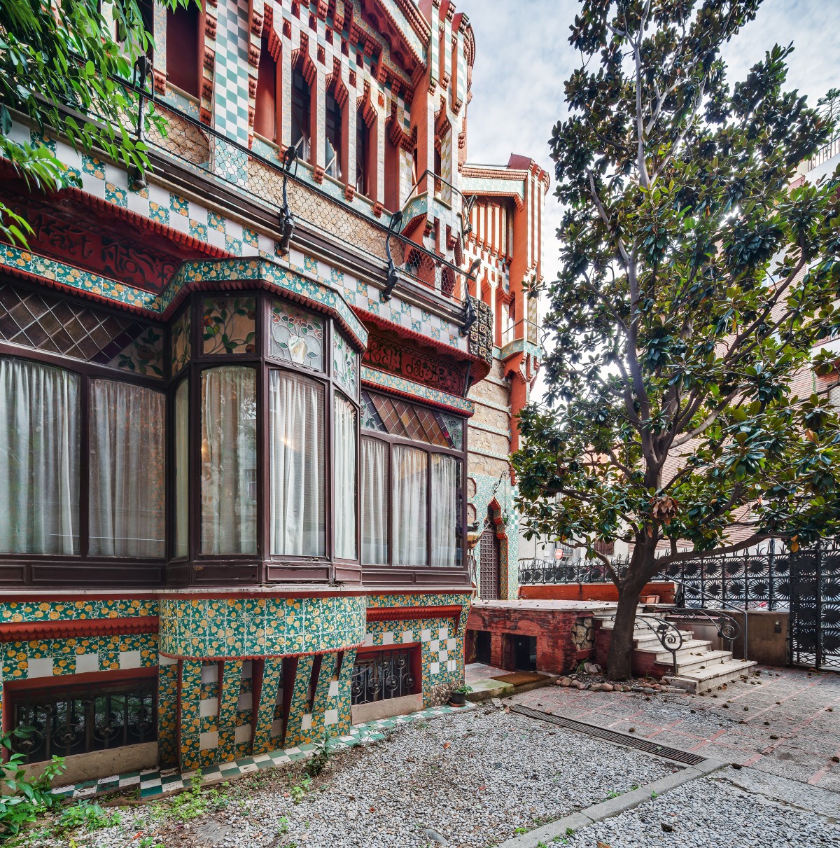 La primera gran obra de Gaudí abre sus puertas en menos de dos meses
