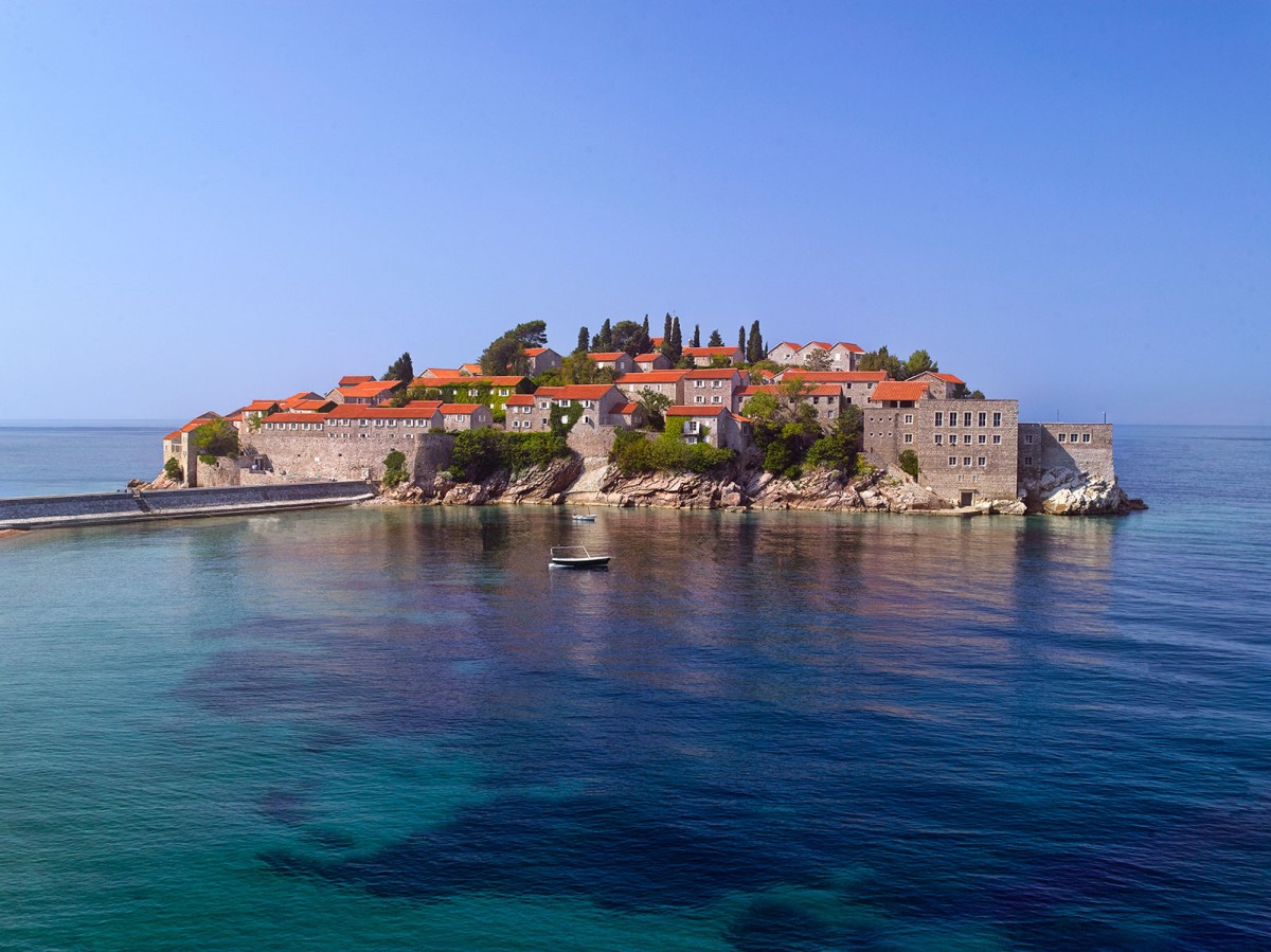 Hoteles con encanto: un resort de lujo que ocupa parte de una isla en Montenegro y es conocido por su increíble spa