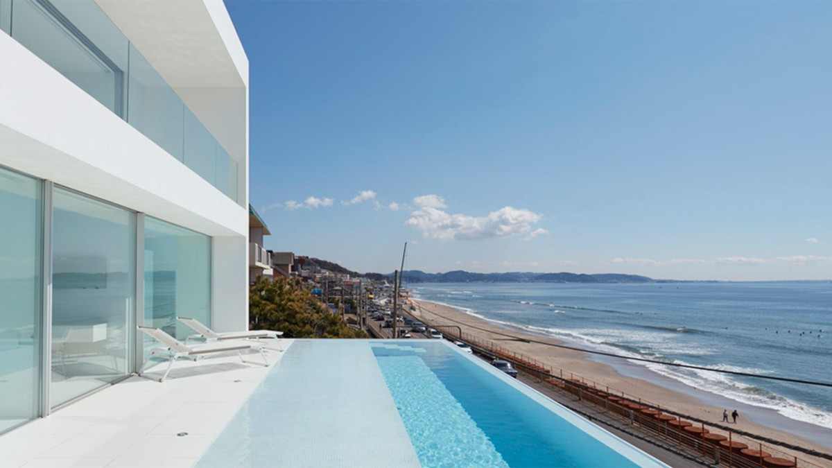 Casas de ensueño: una vivienda minimalista con espectaculares vistas y piscina infinita