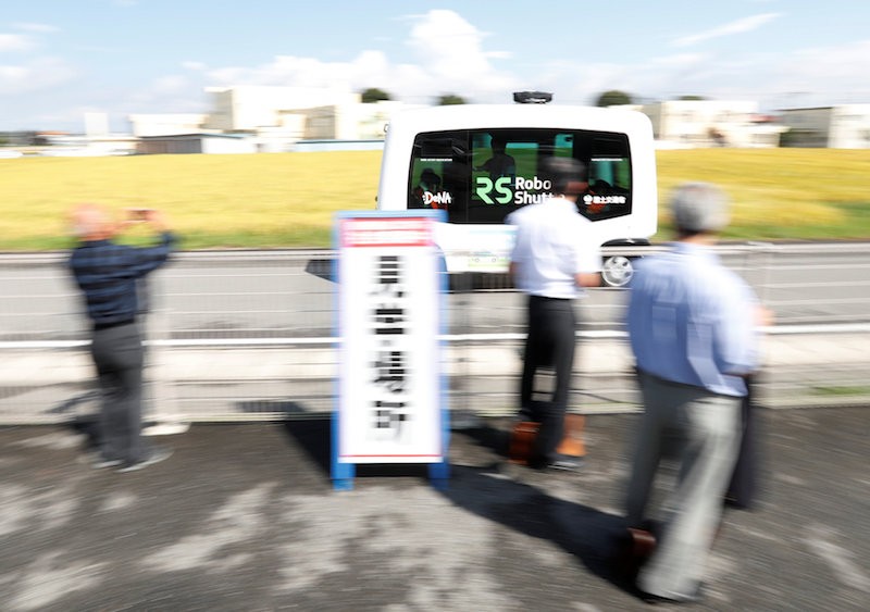 Japón prueba un autobús sin conductor para sacar a los abuelos a la calle