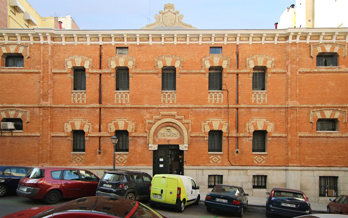 Un edificio de hierro en Madrid custodia escrituras e hipotecas de hasta 500 años de antigüedad