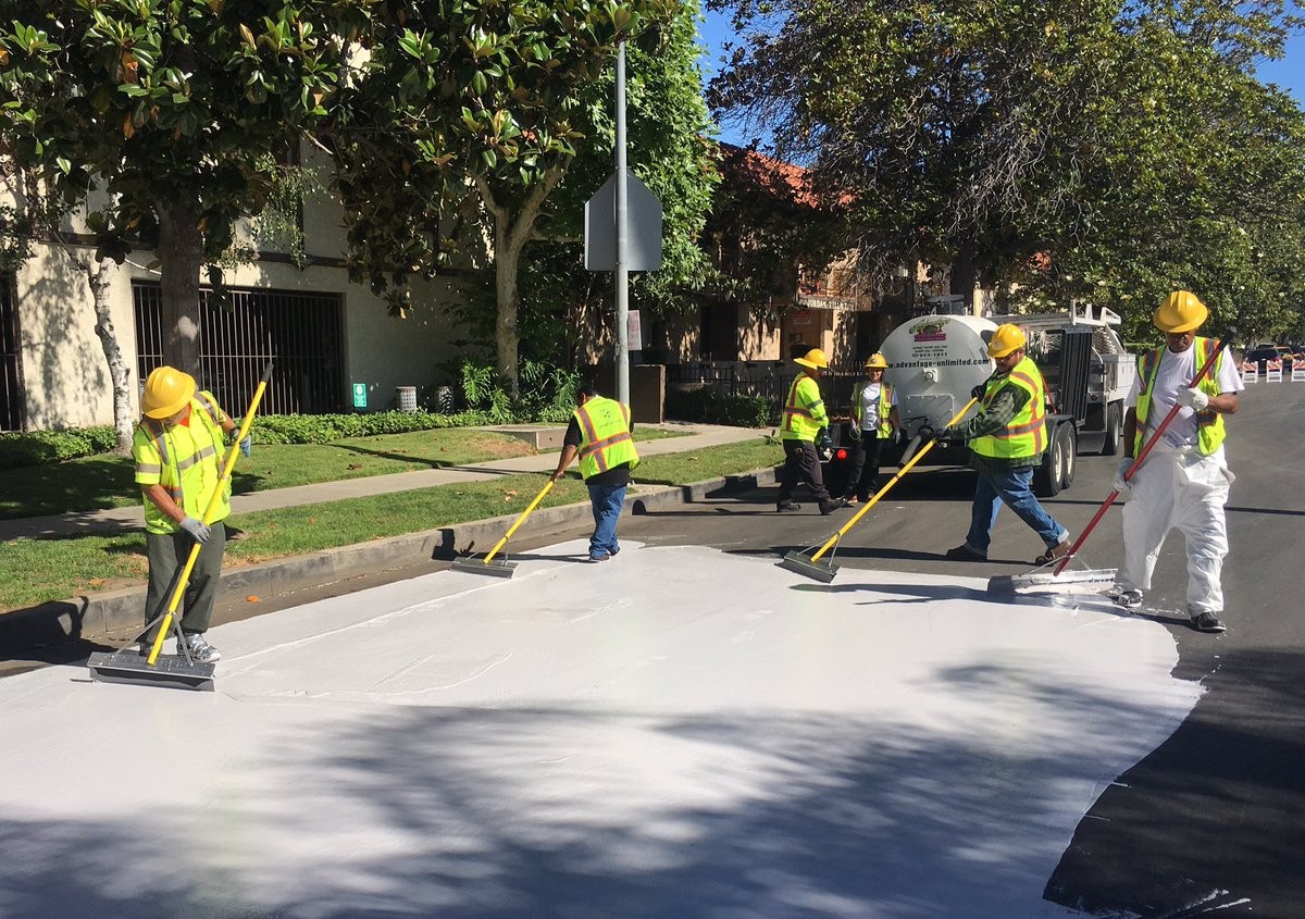 Los Ángeles prueba a pintar las calles de blanco para escapar del calor