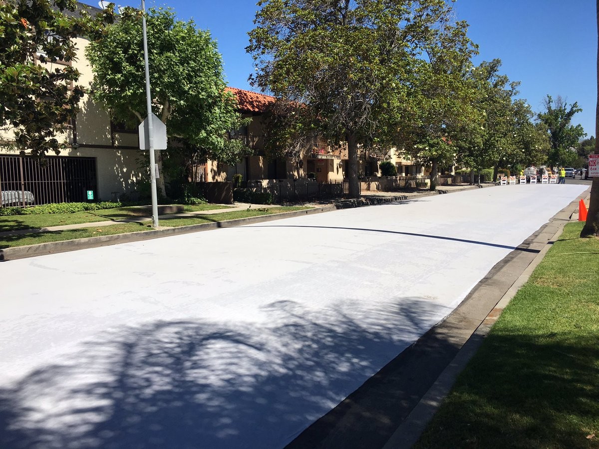 Los Ángeles prueba a pintar las calles de blanco para escapar del calor
