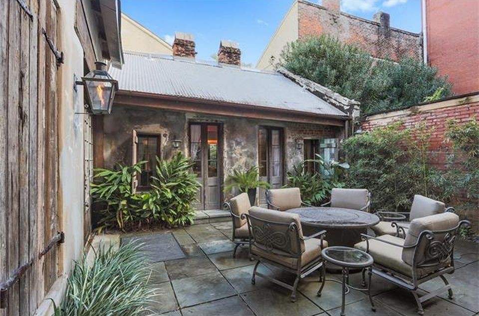 is9t83u8r8fy031000000000