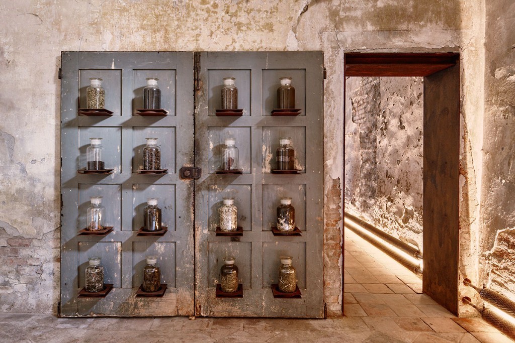 Este mueble es una caca: lámparas y taburetes reciclados a partir de estiércol de vaca