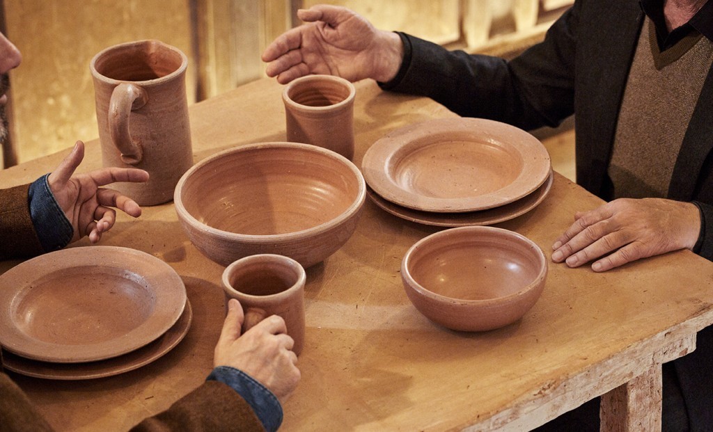 Este mueble es una caca: lámparas y taburetes reciclados a partir de estiércol de vaca