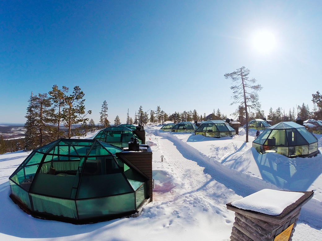 Hoteles con encanto: iglús de cristal para disfrutar de la aurora boreal desde la cama