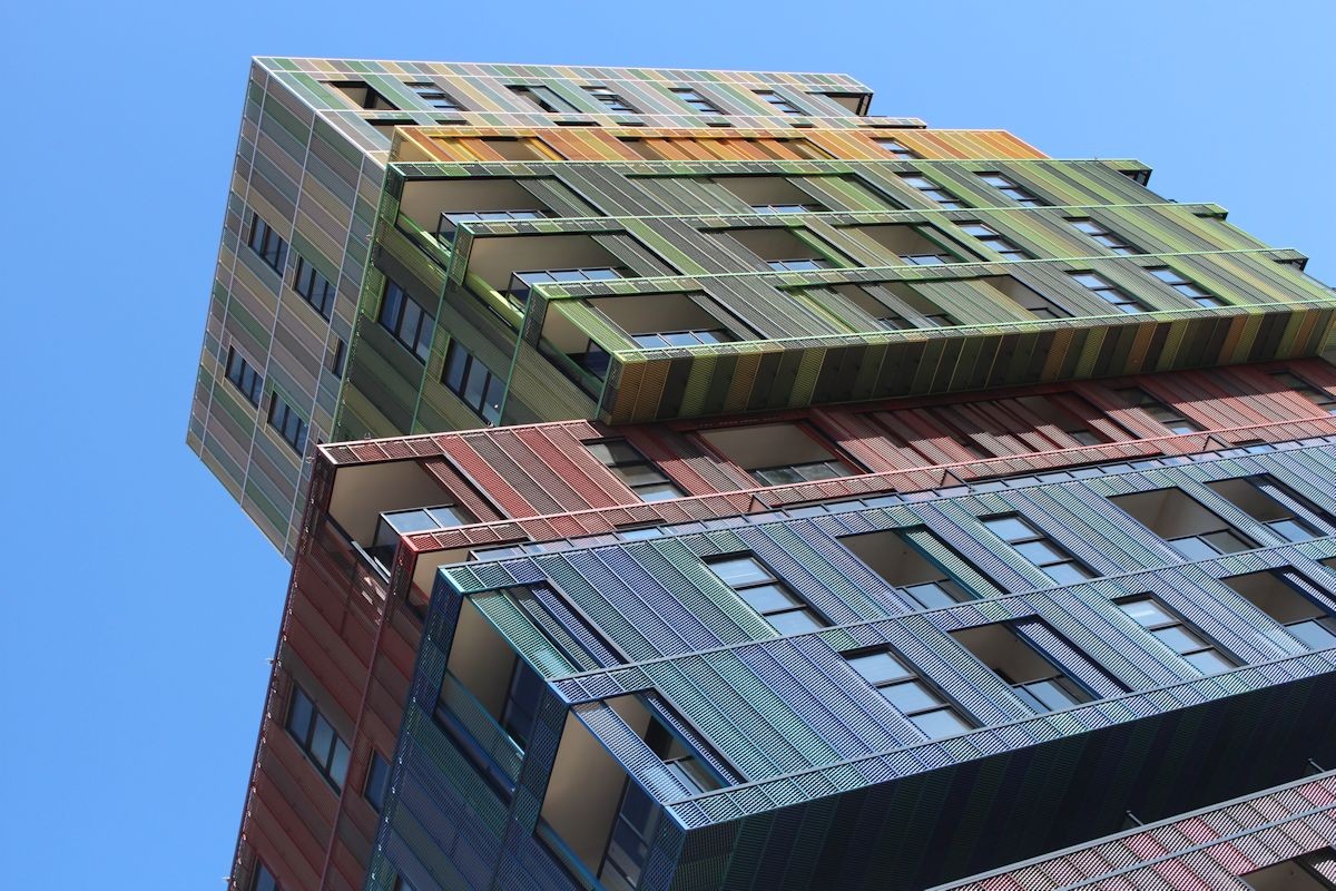 El sueño de cualquier niño: un edificio formado por 6 enormes bloques de Lego