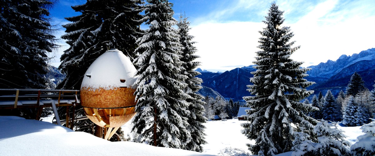 Esta 'casa árbol' con forma de huevo tiene las mejores vistas a los Alpes italianos