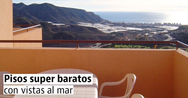 Las casas y pisos con vistas al mar más baratas de Andalucía