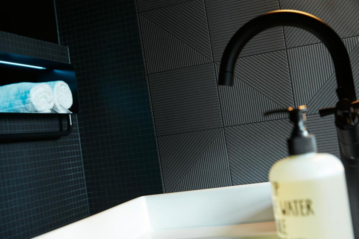 Papel pintado en el baño Dale otro toque a tu casa con papeles pintados: consejos para elegirlos y colocarlos
