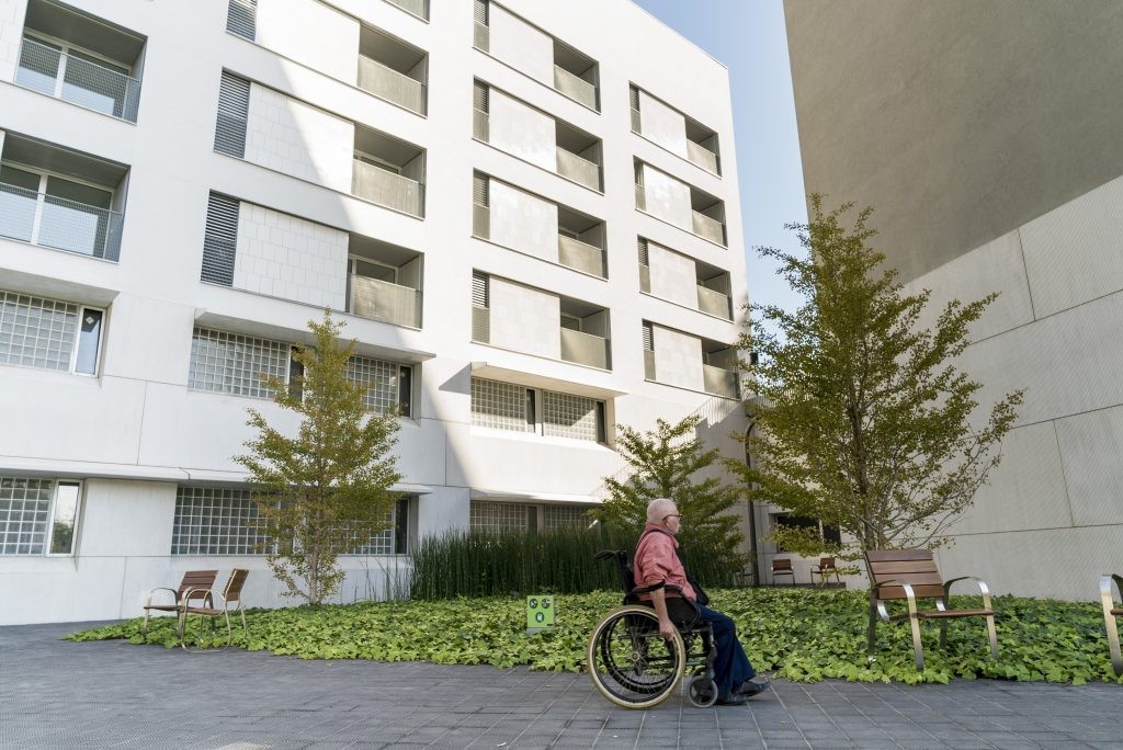 Barcelona entrega las llaves de 105 viviendas públicas para personas mayores en el 22@