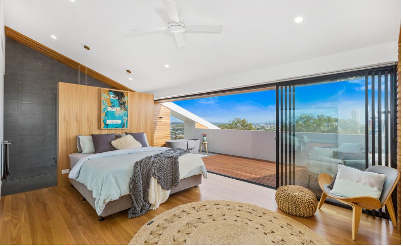 Amplio dormitorio con terraza