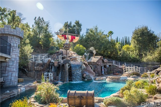 Esta casa tiene su propio parque temático pirata y se vende por 4,7 millones