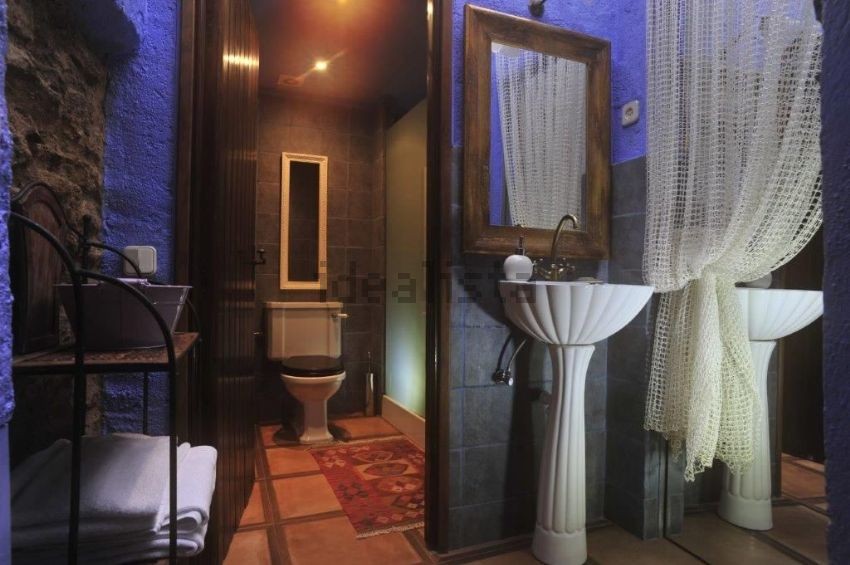 Las estancias tienen aire onírico, que recuerdan al mundo daliniano