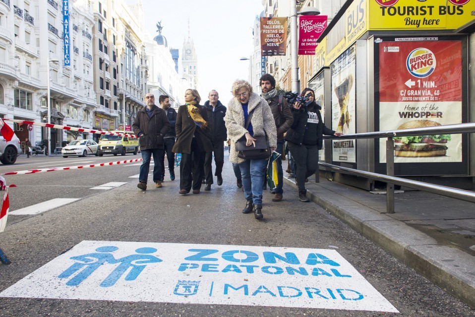 Madrid vuelve a restringir el tráfico de Gran Vía en Navidad, paso previo a su plena peatonalización