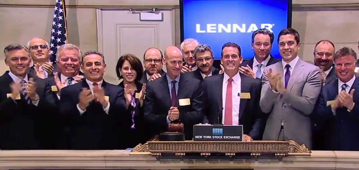 Quién está detrás del mayor fabricante de casas de Estados Unidos