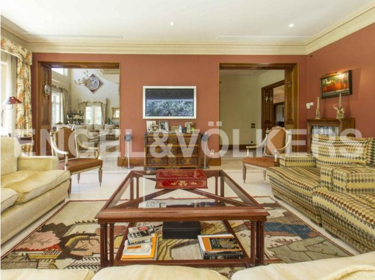 Otro salón amplio