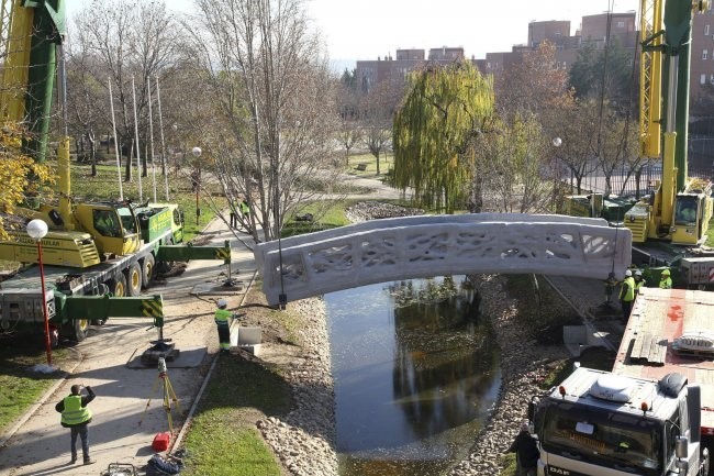 De aseos públicos a autobuses urbanos: las construcciones impresas en 3D toman nuestras calles