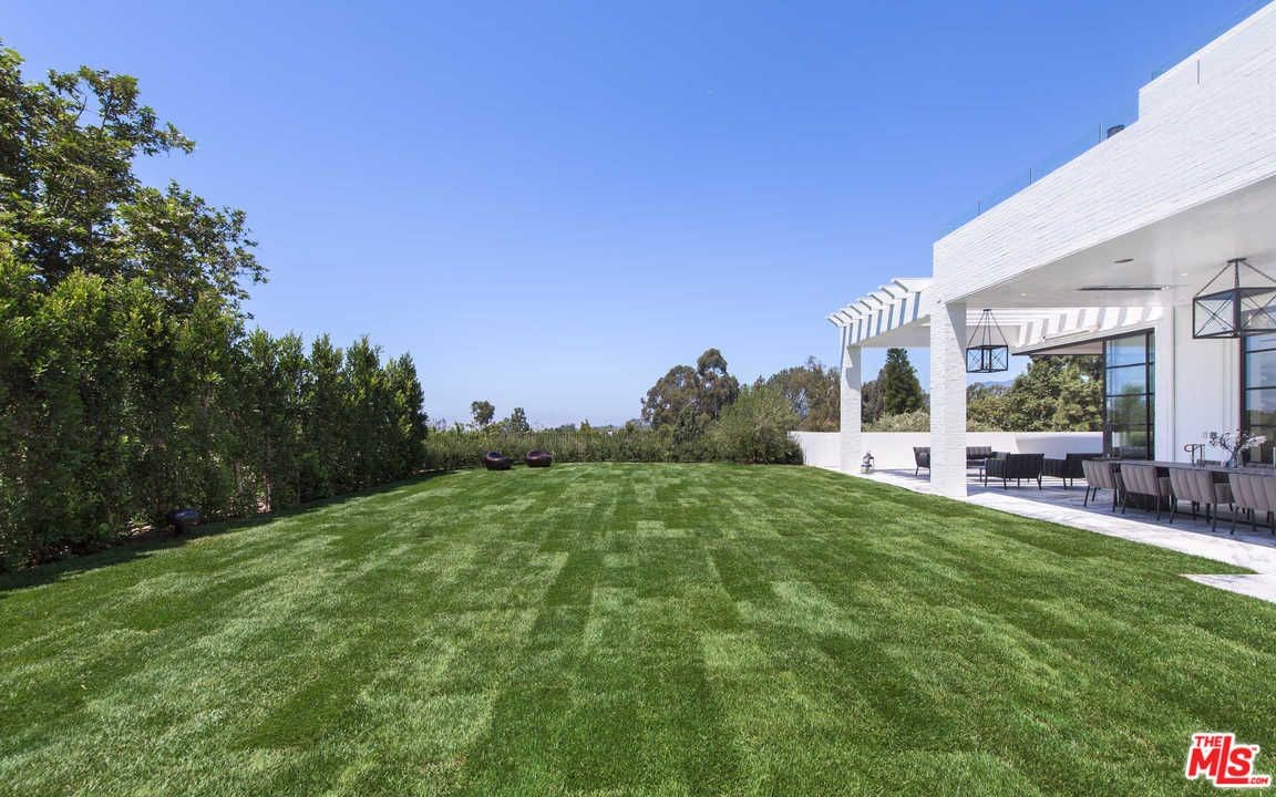 Un jardín como un campo de fútbol