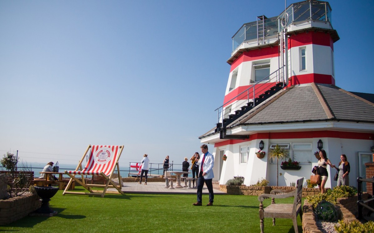 Cubierta con césped artificial