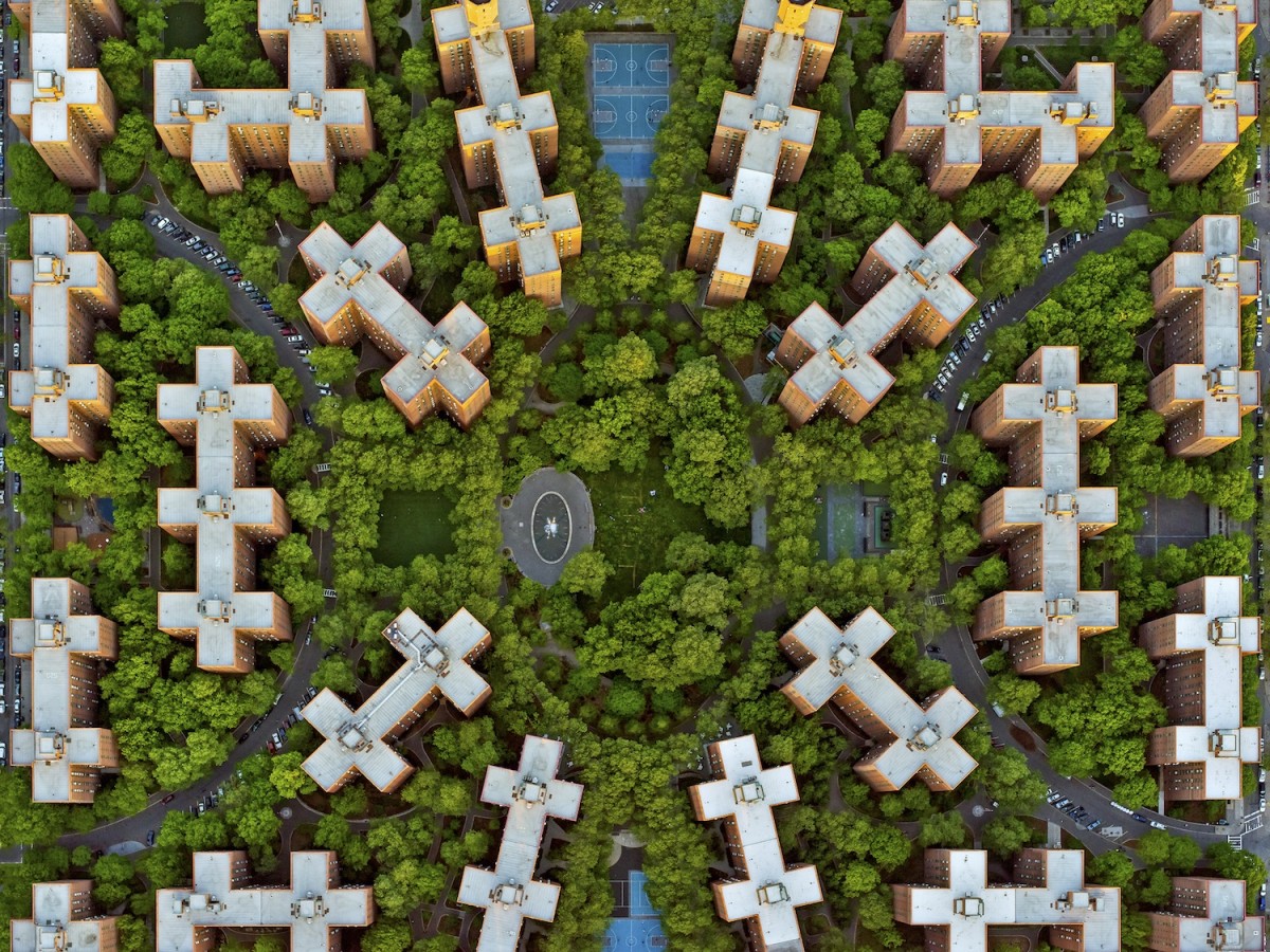 Stuyvesant Town o Peter Cooper Village es un gran proyecto residencial que se inició en 1947 en el bajo Manhattan