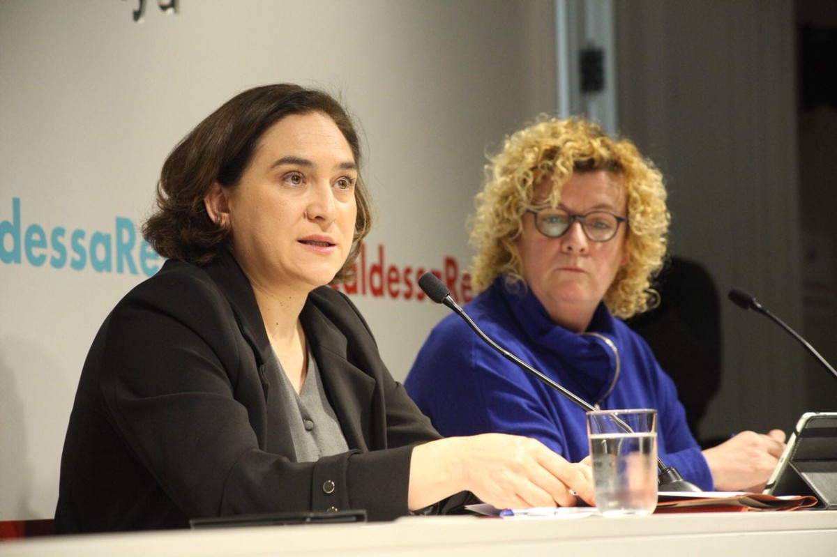 Colau anuncia que impulsará una campaña para reforzar la imagen internacional de Barcelona