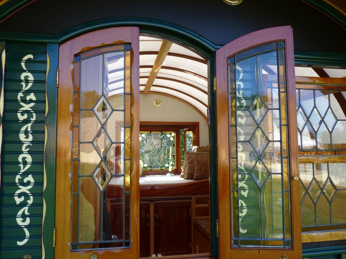 Las ventanas también son de madera