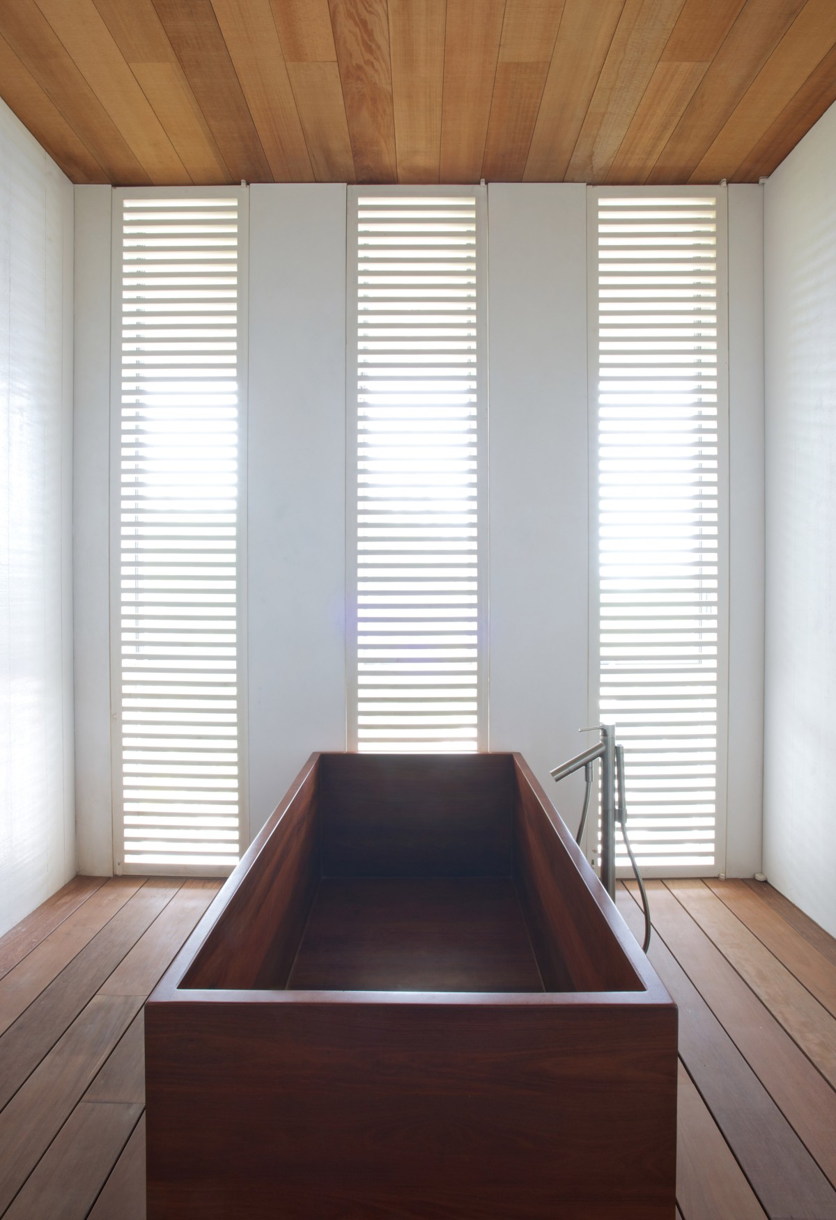 Bañera con madera local