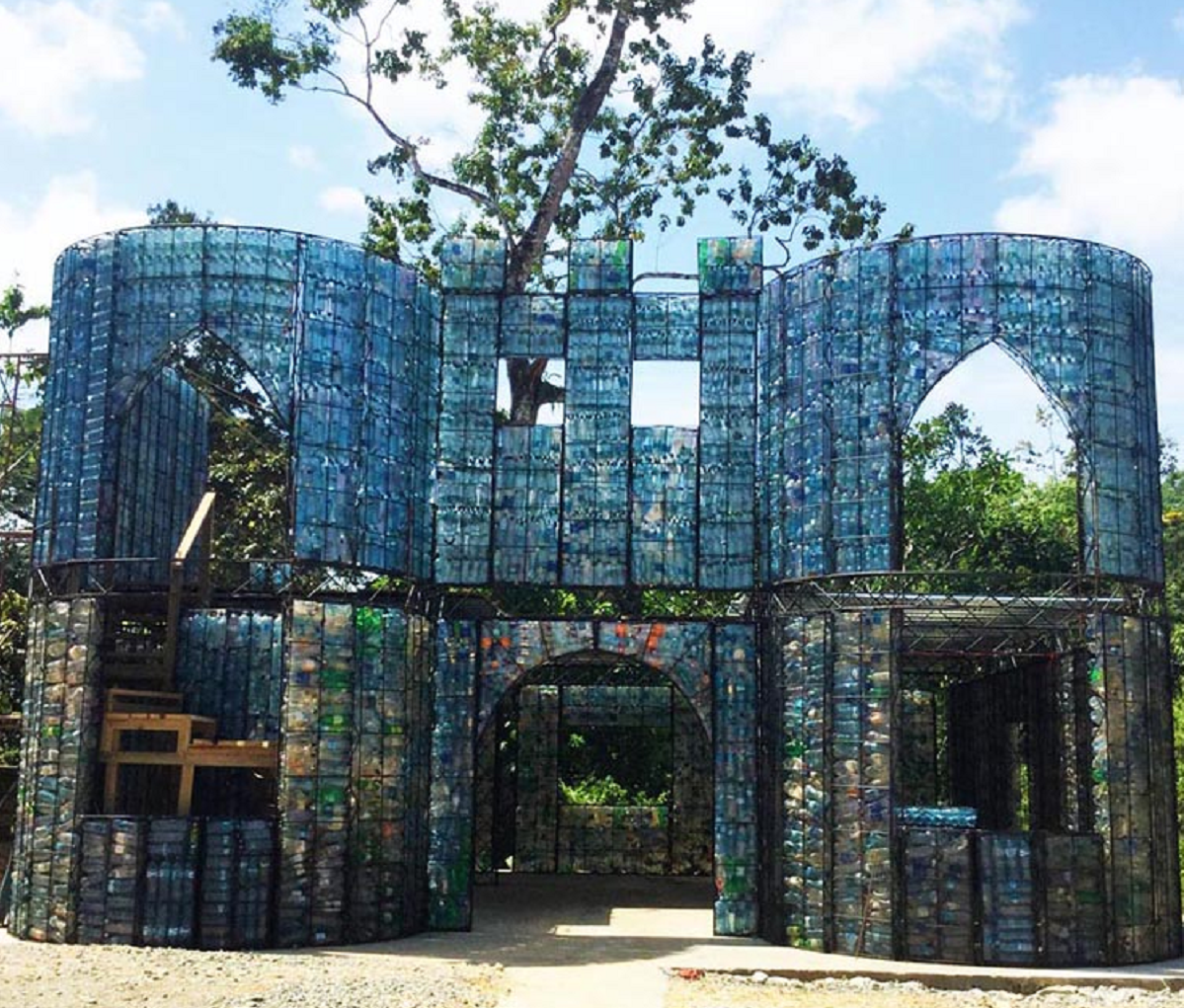 De botellas a tubos de hormigón: 10 casas hechas con los materiales  reciclados más sorprendentes — idealista/news