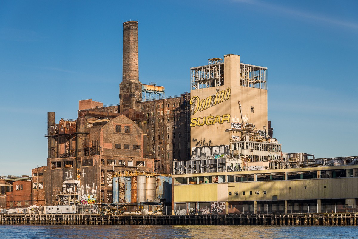 Las ruinas de una vieja fábrica en Brooklyn