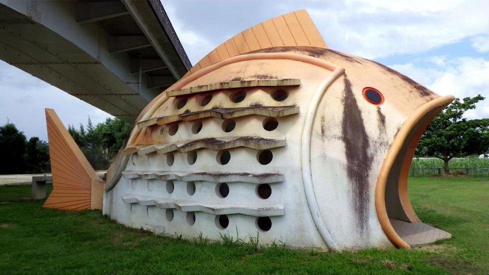 De una tortuga a un cangrejo robot: los baños públicos más extravagantes de Japón