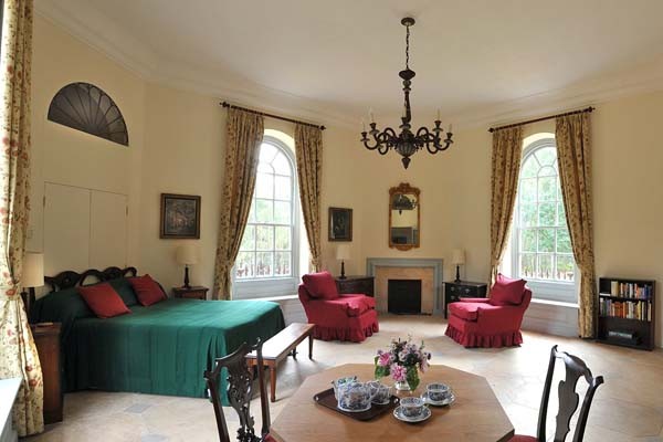 qash-interior-mainroom-600x400