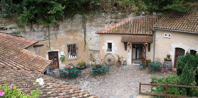 Adobe, paja y mucha piedra: estas casas parecen sacadas de la prehistoria