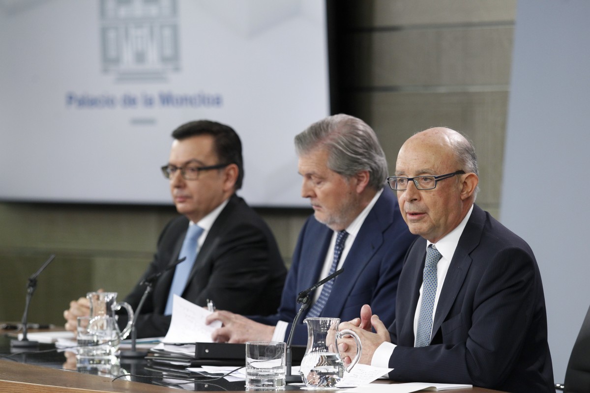 El Gobierno aprueba los PGE 2018: bajan los impuestos, suben las pensiones y otros cambios importantes