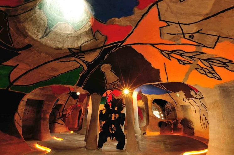 El interior de la galería de arte Amdavad ni Gufa