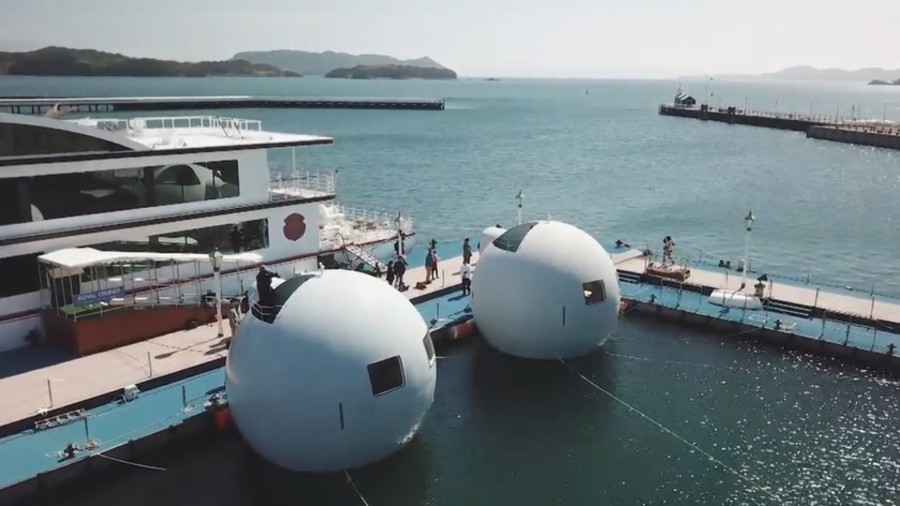 Vista aérea de dos cápsulas