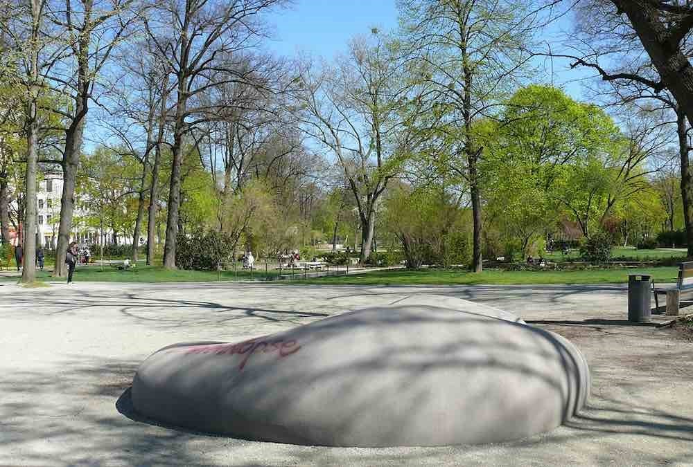 De bancos incómodos a obstáculos para 'skaters': 10 atroces ideas que fastidian al ciudadano