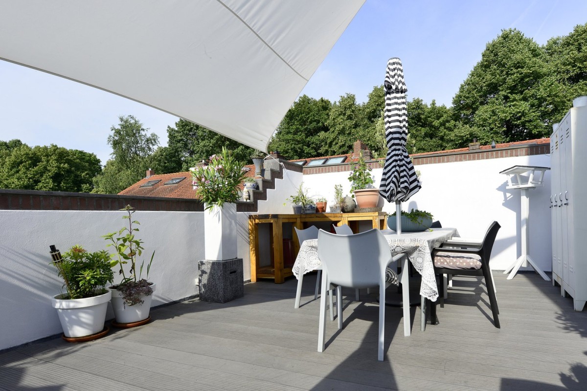 La iglesia cuenta también con una terraza en la planta superior