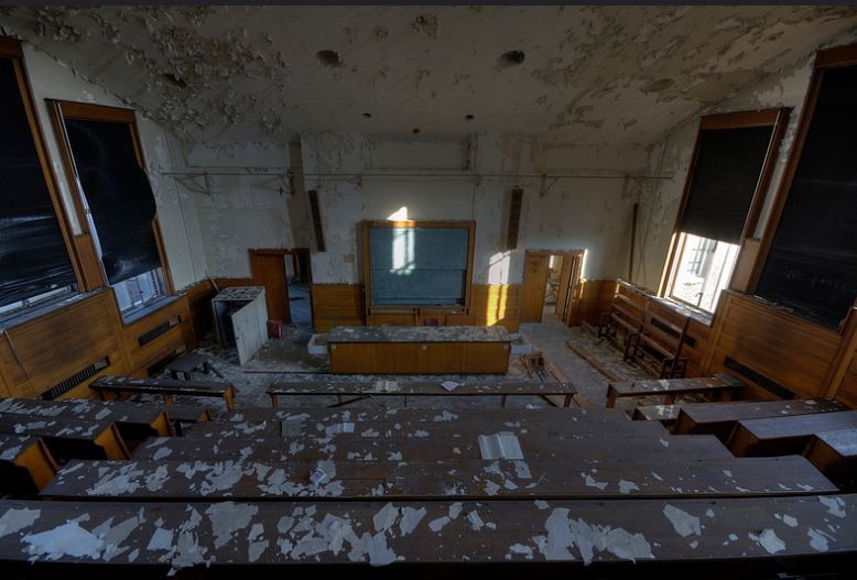 Más aulas abandonadas