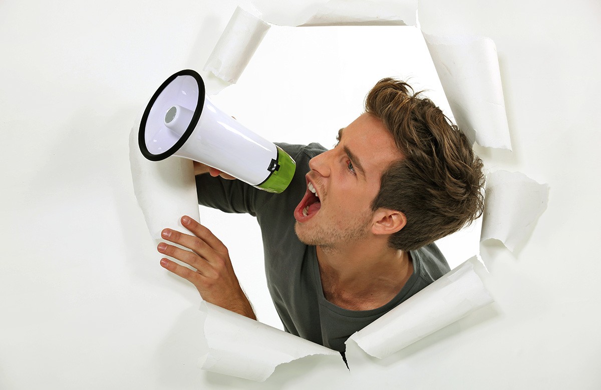 Mi compañero de piso es una persona conflictiva: qué puedo hacer